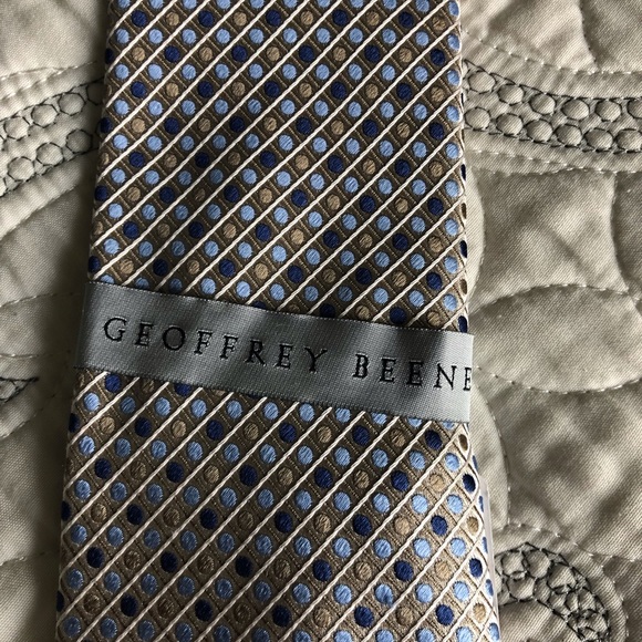 Geoffrey Beene tie. - Picture 1 of 3